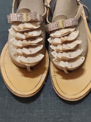 Sandals used with frills and rhinestones beige