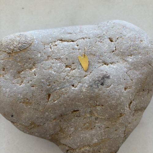 Apriati 18K Yellow Gold Heart Charm Pendant like new