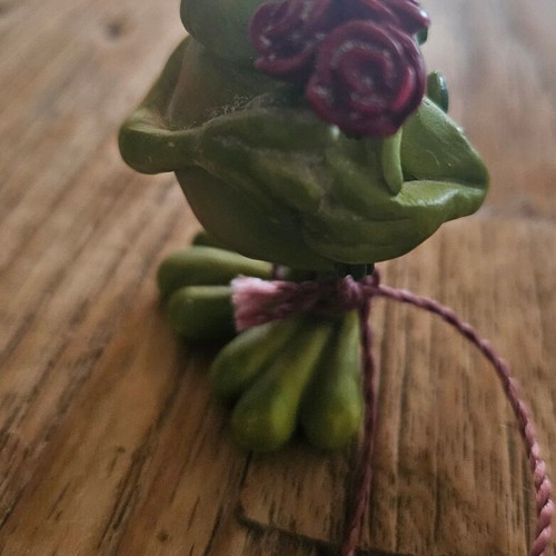 Frog figure like new, 5 cm