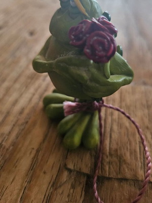 Frog figure like new, 5 cm