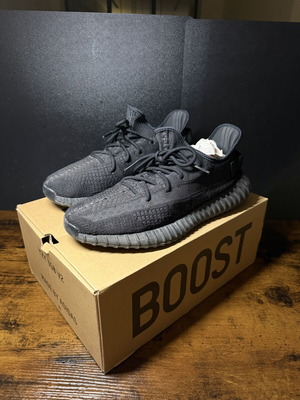 Adidas Yeezy Boost 350 v2 Onyx sneakers, size 46, black