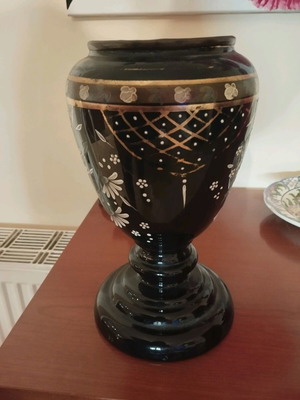 Handmade vase with dimensions 20cm height x 15cm diameter