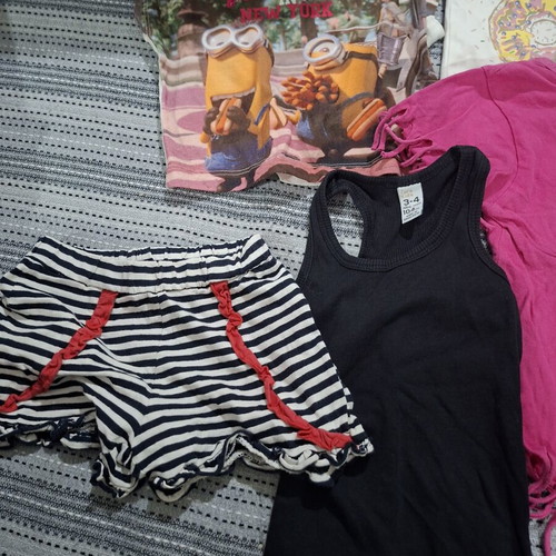 Girls' clothing set like new, 11 pieces for ages 3-4