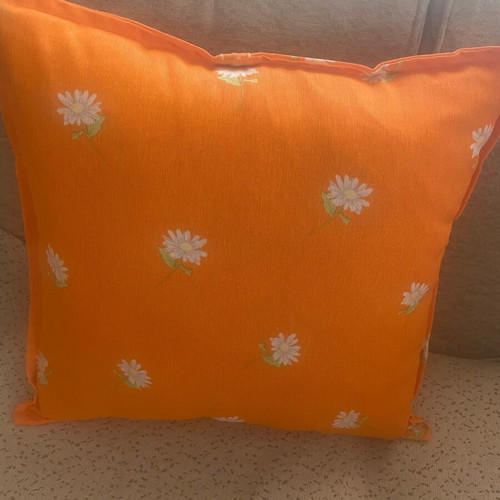 Decorative pillows like new, set 40x40 orange with daisies