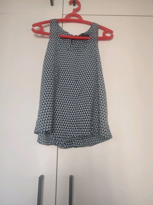 Zara medium μπλουζάκι με αθλητική πλάτη και φερμουάρ μεταχειρισμένο