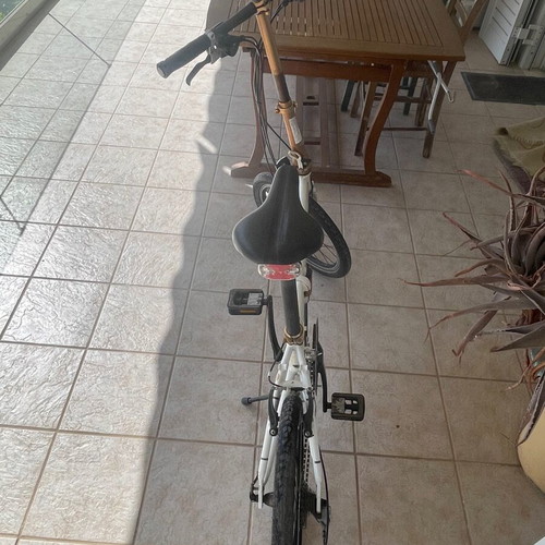 Dahon Vitesse P18 folding bike white like new, 18 speeds