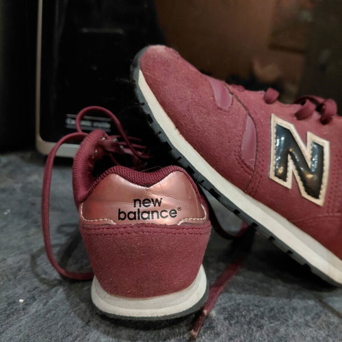 New Balance 373 kids sneakers like new, size 26, burgundy with rose gold details