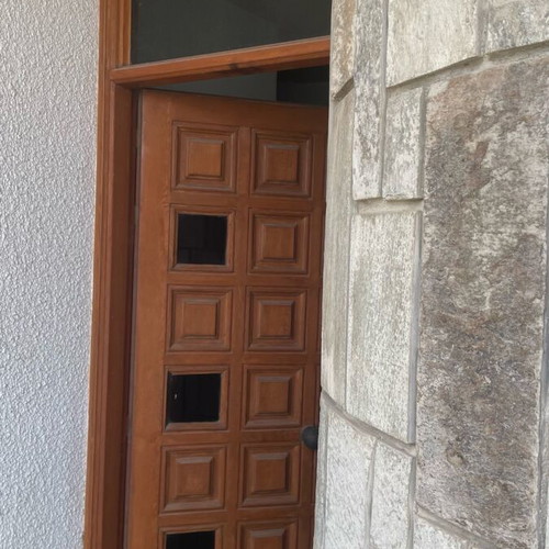 Μονοκατοικία δύο ορόφων 290 τμ με θέα και κήπο στο Περιγιάλι Κορινθίας