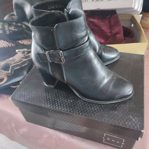 Ankle boots with thick heel size 38 like new, black