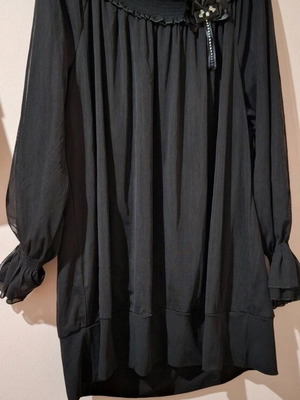 Черна блуза големи размери с брошка нова