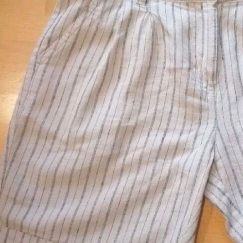 Linen shorts esmara like new, size medium, 2 pieces