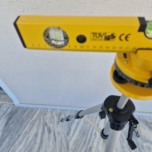 Powerfix PLW 670 Laser Level with Adjustable Aluminum Tripod like new