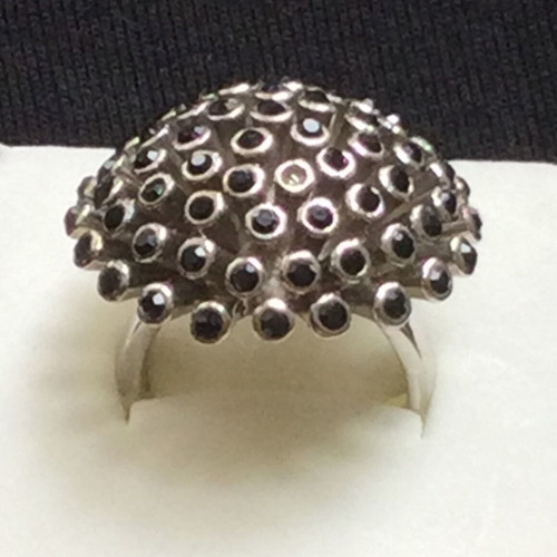 Mushroom-shaped ring with black stones like new