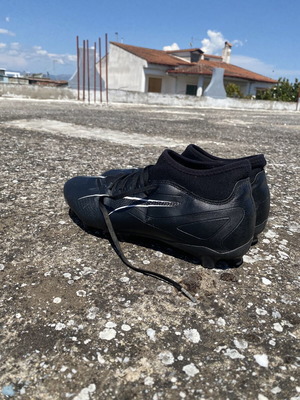 Ποδοσφαιρικά παπούτσια Puma ελάχιστα χρησιμοποιημένα, μέγεθος 42.5, μαύρο και άσπρο