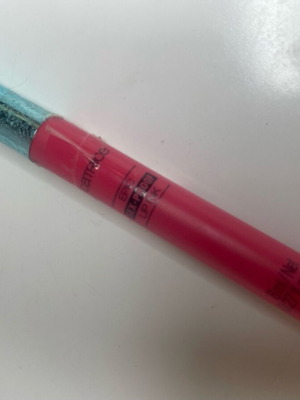 Gloss με ροζ χρώμα Catrice καινούργιο