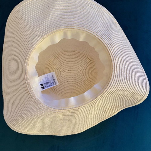 Women's white hat (hatelino) H&M like new