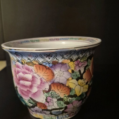 Porcelain flowerpot used, perimeter 11.5 cm and height 9 cm
