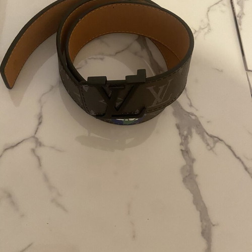 Louis Vuitton belt new, black