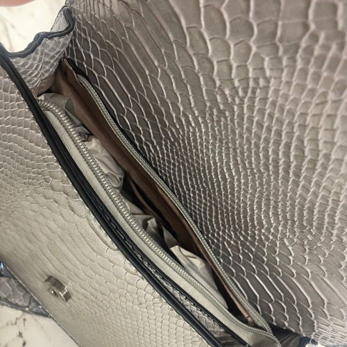 #OFFER New Women's Gray Bag with Crocodile Pattern and Chain Handles