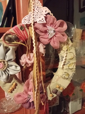 Handmade decorative wreath, like new