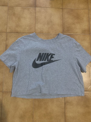 Nike crop top t shirt like new, black and grey, XS