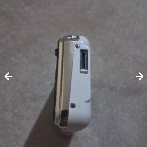 Samsung i8 8.2 MP compact camera