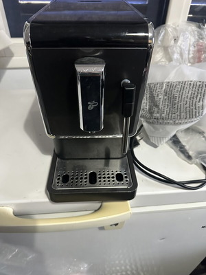 Αυτόματη μηχανή εσπρέσο TCHIBO ESPERTO LATTE μεταχειρισμένη