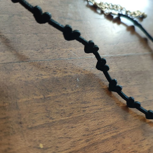 Choker necklace with hearts used