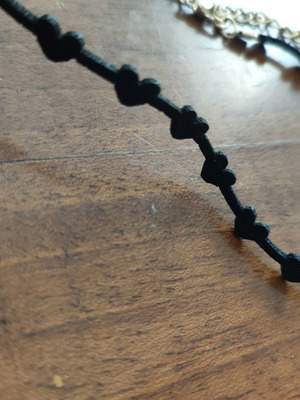 Choker necklace with hearts used