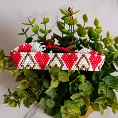 Handmade bracelet with heart beads Miyuki and macrame made to order