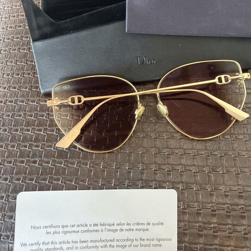 Dior sunglasses like new, pink color with original case and cloth