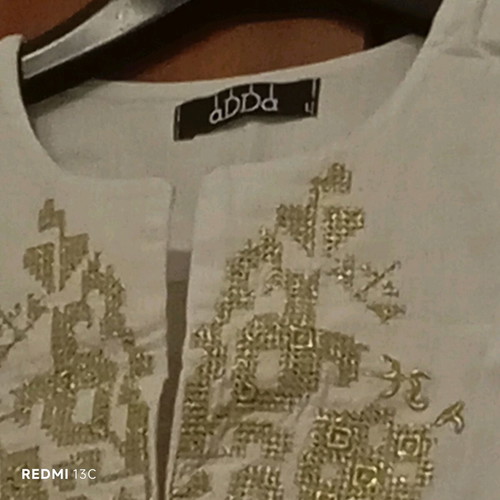 Blouse with long sleeves and gold embroidery new, size M