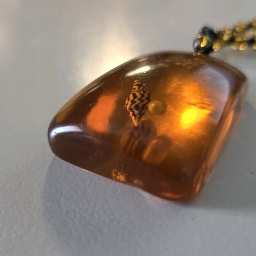 Pendant necklace with resin shells like new