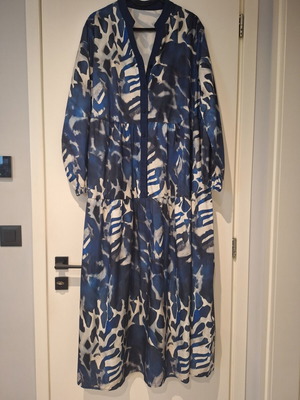 Shein Curve Maxi Dress 3XL like new, white and blue