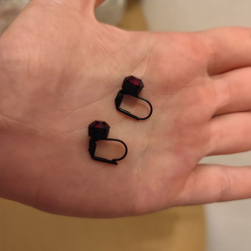 Earrings with rubinogranada like new, red color