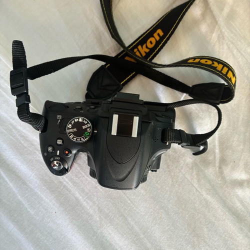 Nikon D5100 digital camera like new with accessories