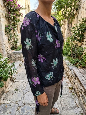 Shirt with Sheer Sleeves like new, black and purple, size M