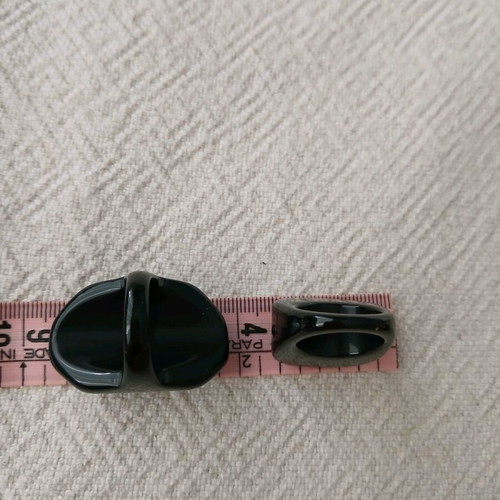 Large black rings set of 2 pieces like new