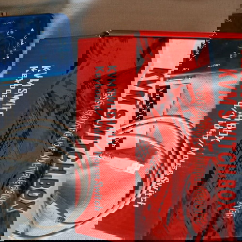 Switch 2 υπολογιστές σε μία οθόνη.