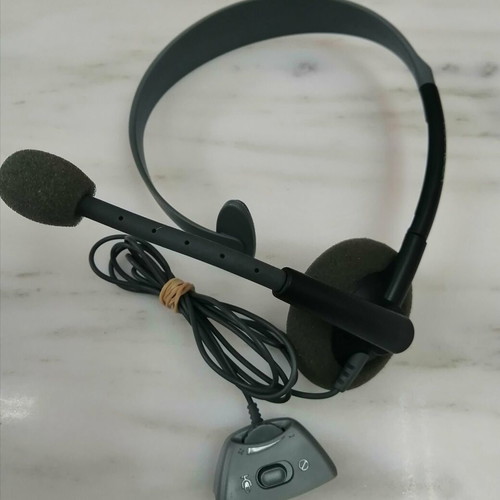 Microsoft Xbox 360 wired headset with boom mic and inline controls