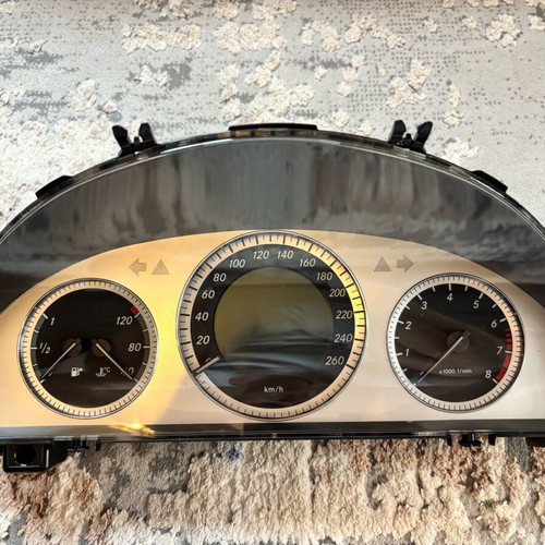 Mercedes W204 C-Class 2007–2011 pre facelift dashboard like new