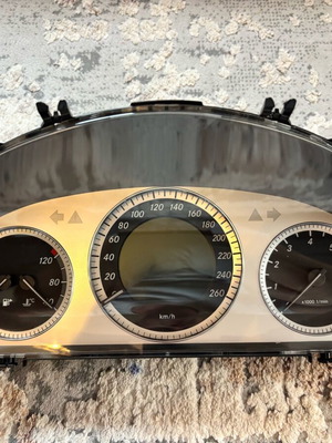Mercedes W204 C-Class 2007–2011 pre facelift dashboard like new