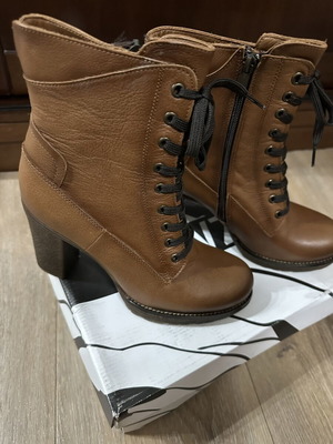 Classico leather ankle boots with heel, size 39, brown
