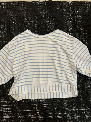 Woman's shirt one size, like new, black