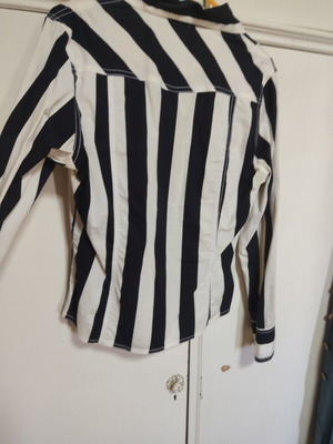 Women's shirt used, black and white, size M