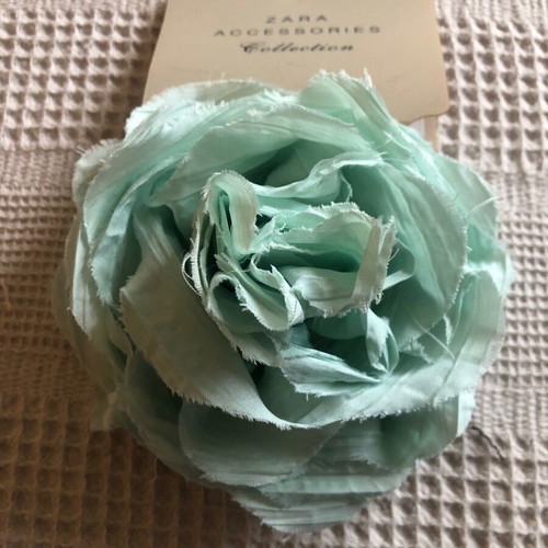 Buttonhole flower pin Zara green veraman new