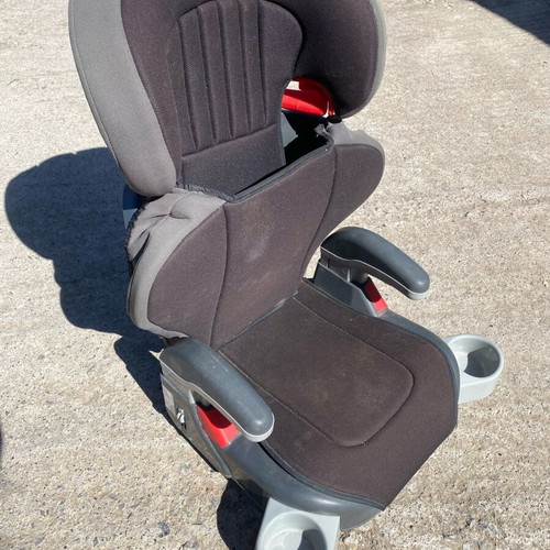 Graco children's car seat used with armrests and drink holders