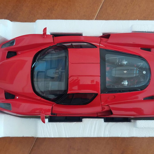 Ferrari Enzo BBR model 1:18 used with accessories