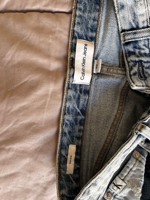 Jean παντελόνι Calvin Klein Jeans σαν καινούργιο με σκισίματα, γραμμή Dad Jean