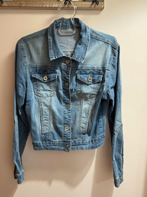 Denim jacket like new, size M, blue